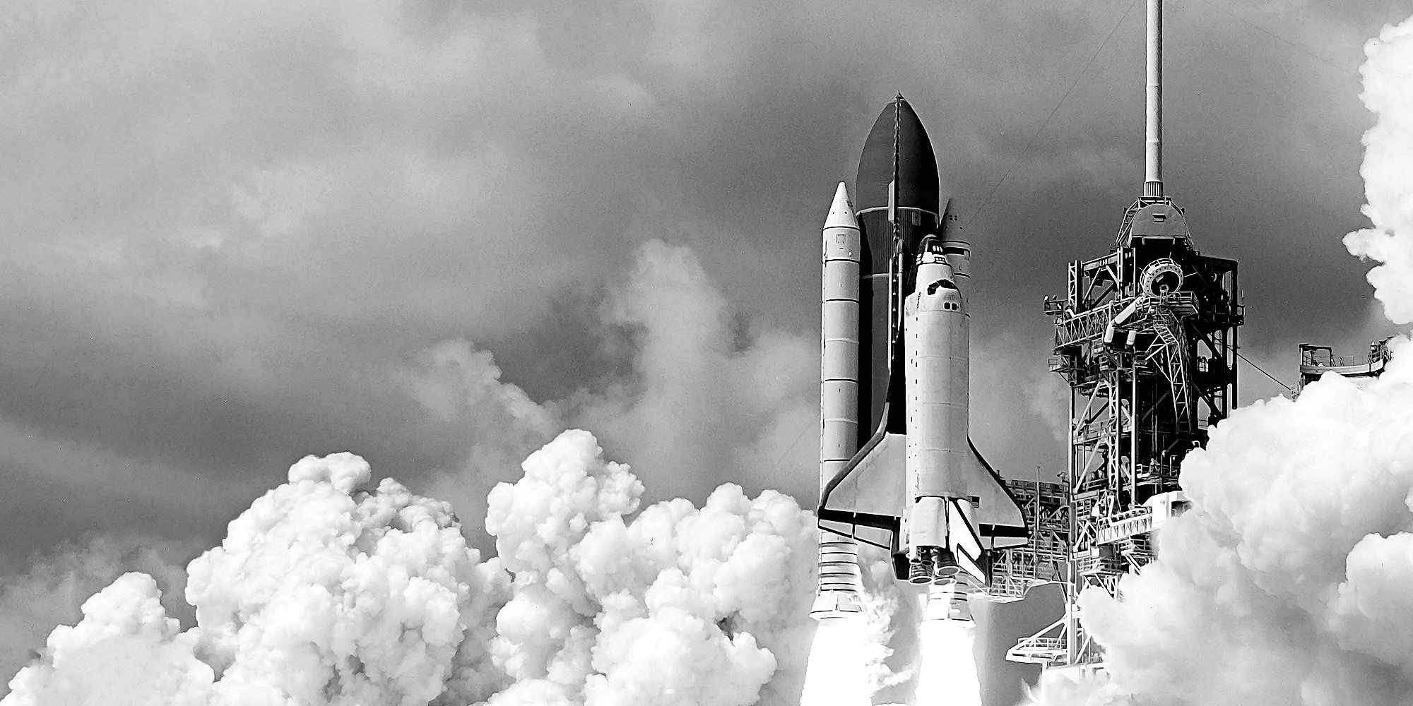 Zwart-wit footer image met raketlancering