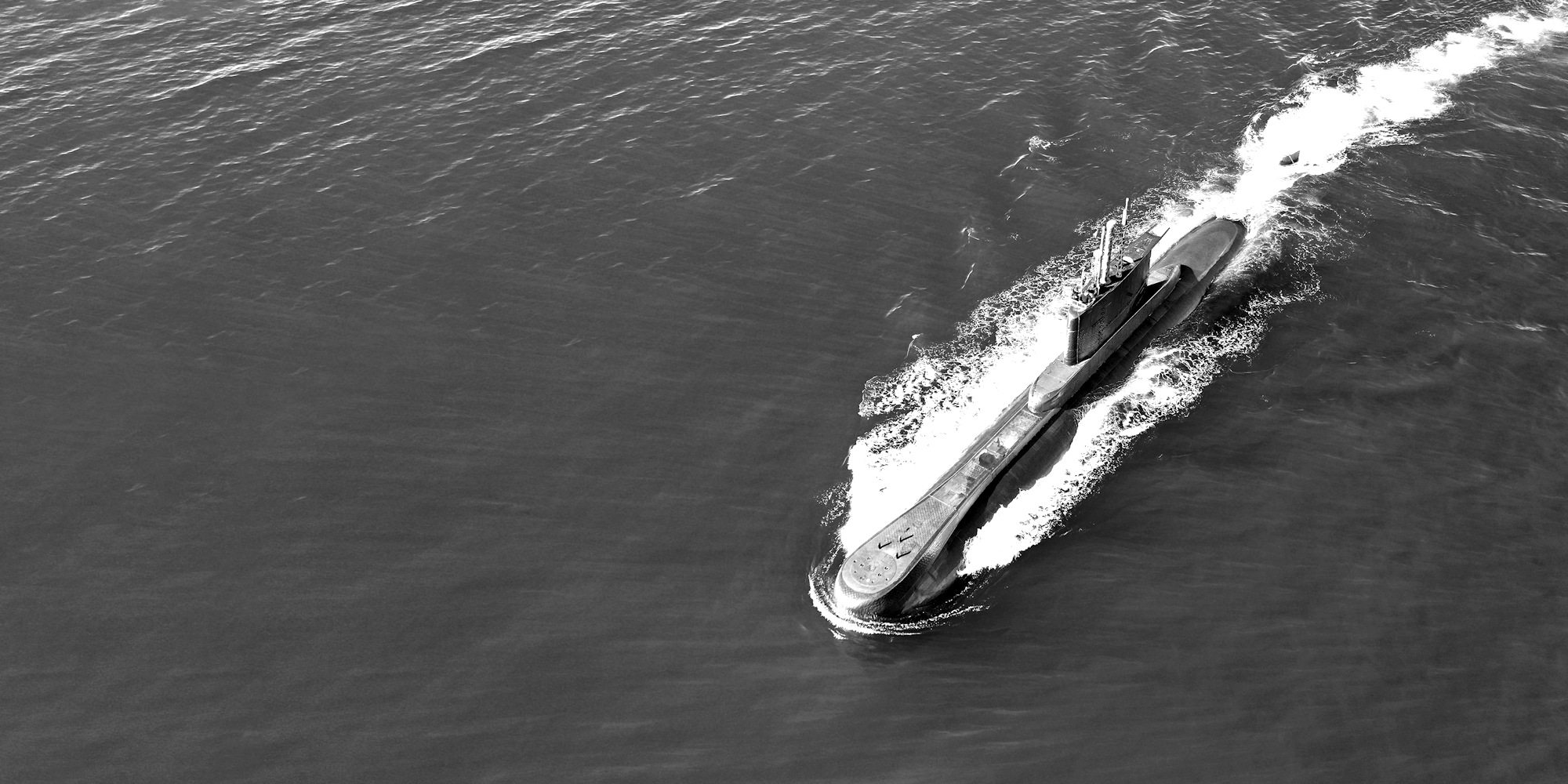 Zwart-wit footer image met onderzeeboot